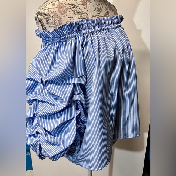 SADIE & LOVE Blue and white striped off shoulder ruffle top size M. - Picture 6 of 11